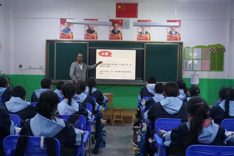 治多教師用堅(jiān)守精神扎根基層，點(diǎn)亮教育的希望明燈