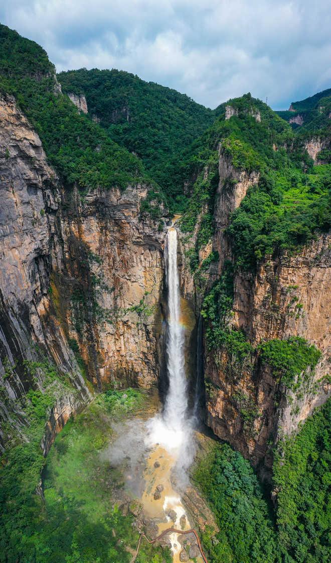 氣勢(shì)磅礴！“華夏第一高瀑”迎來(lái)最大水量