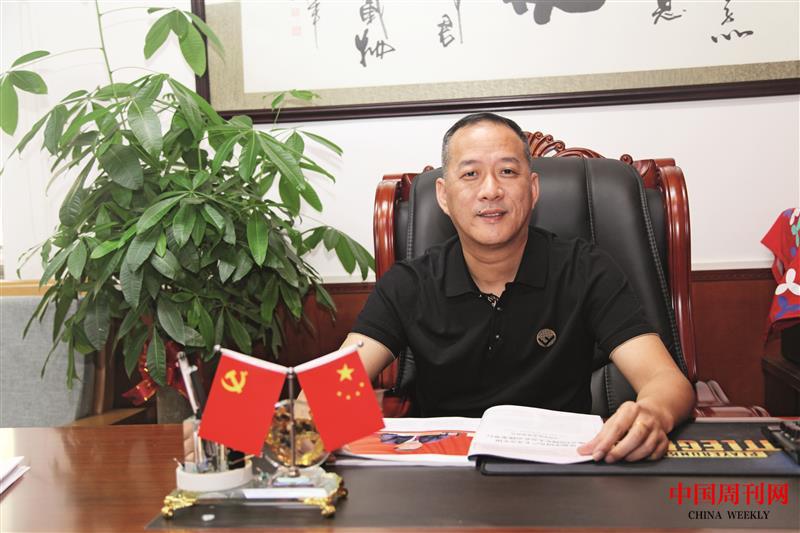深圳市玉塘紅星股份合作公司董事長(zhǎng)周?chē)?guó)雄.JPG