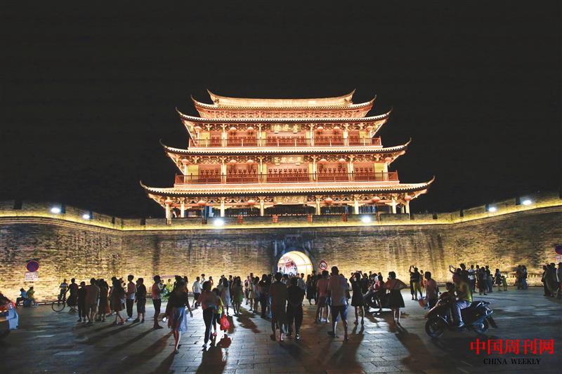 攝圖網(wǎng)_501644315_潮州廣濟城樓夜景（企業(yè)商用）.jpg