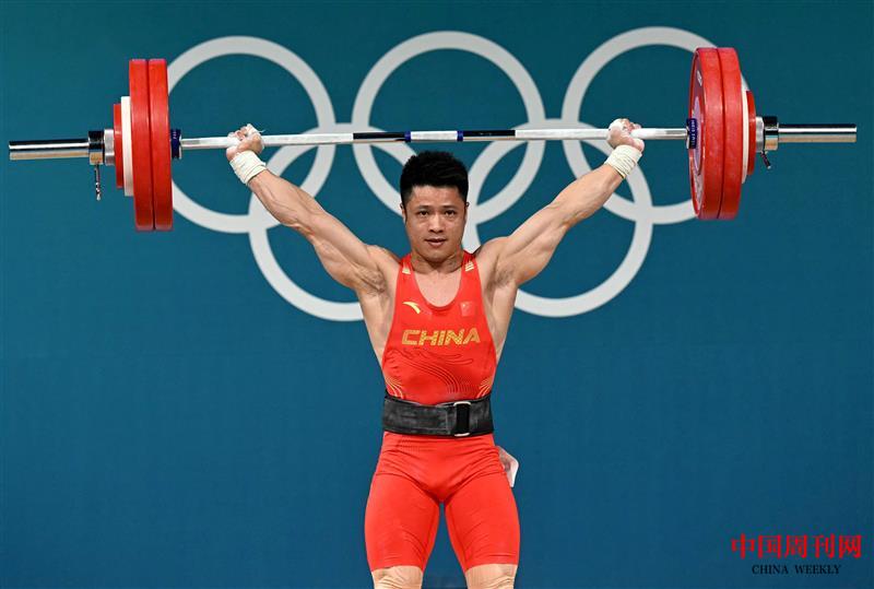 在巴黎奧運會舉重男子61公斤級比賽中，中國選手李發(fā)彬奪得金牌。圖片來源：央視新聞.jpg