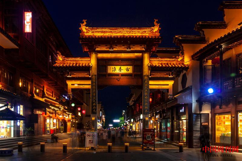 攝圖網_501625772_夫子廟過街牌坊（企業(yè)商用）.jpg